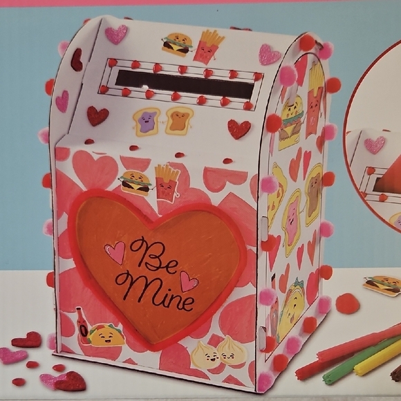 Creatology DIY Valentine Mailbox Kit for Kids (Ages 6+) - Picture 4 of 4
